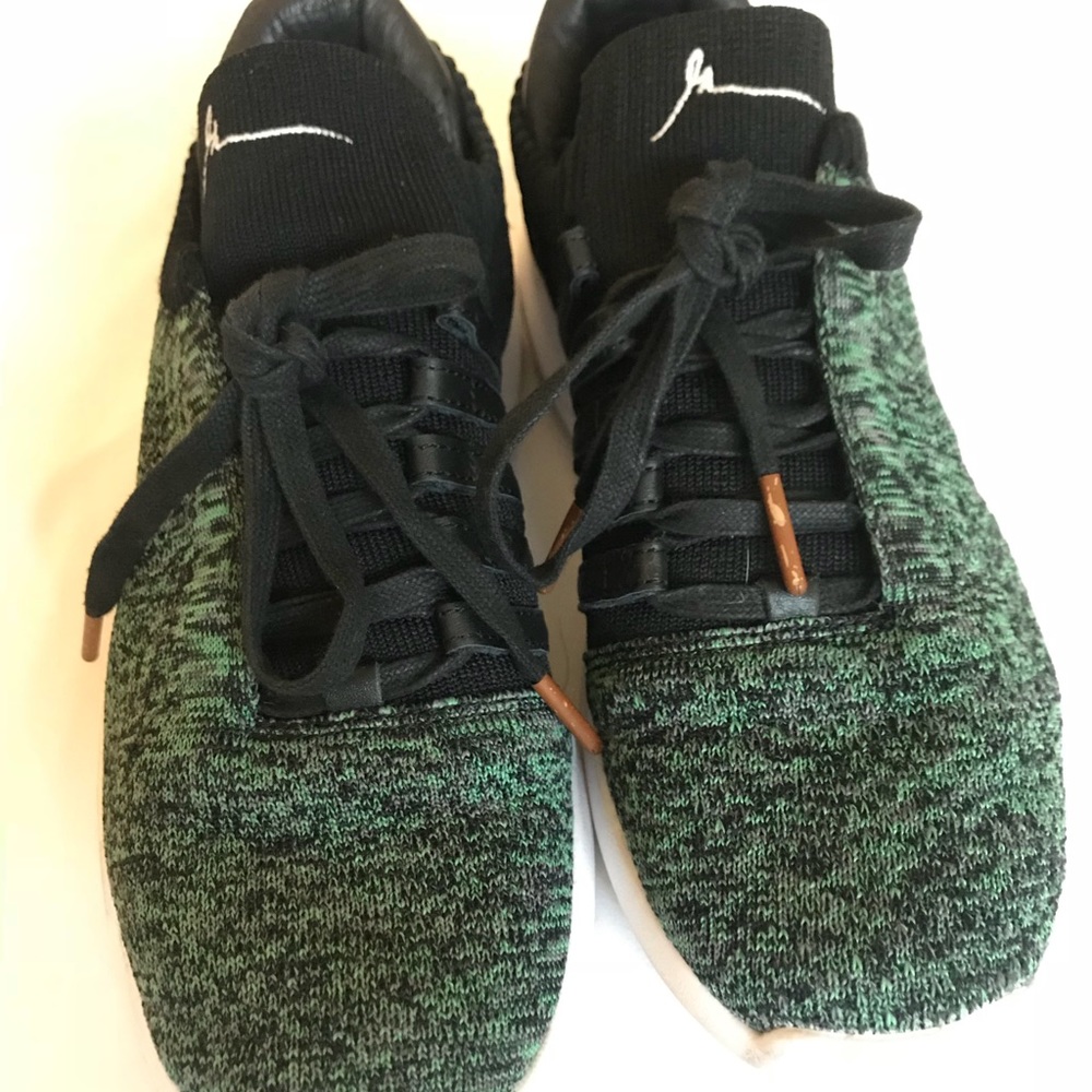 Gary Vee 001 K Swiss Women’s size 8